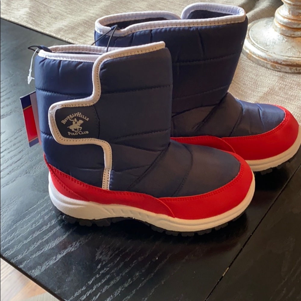 Snow boots